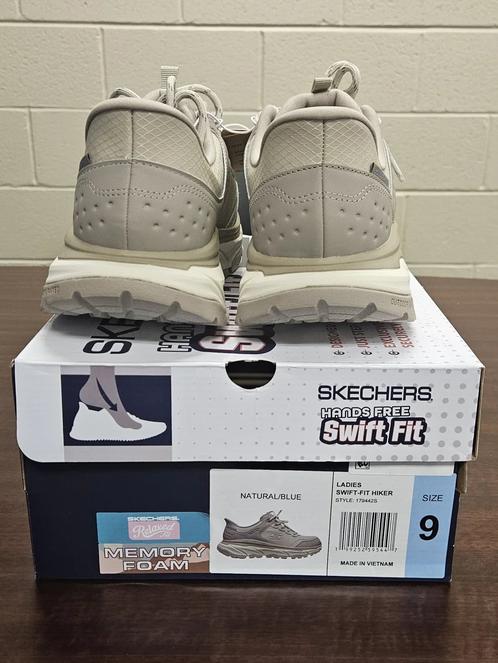 Skechers Women’s Swift Fit D'LUX Journey Hiking Sneakers - Light Beige